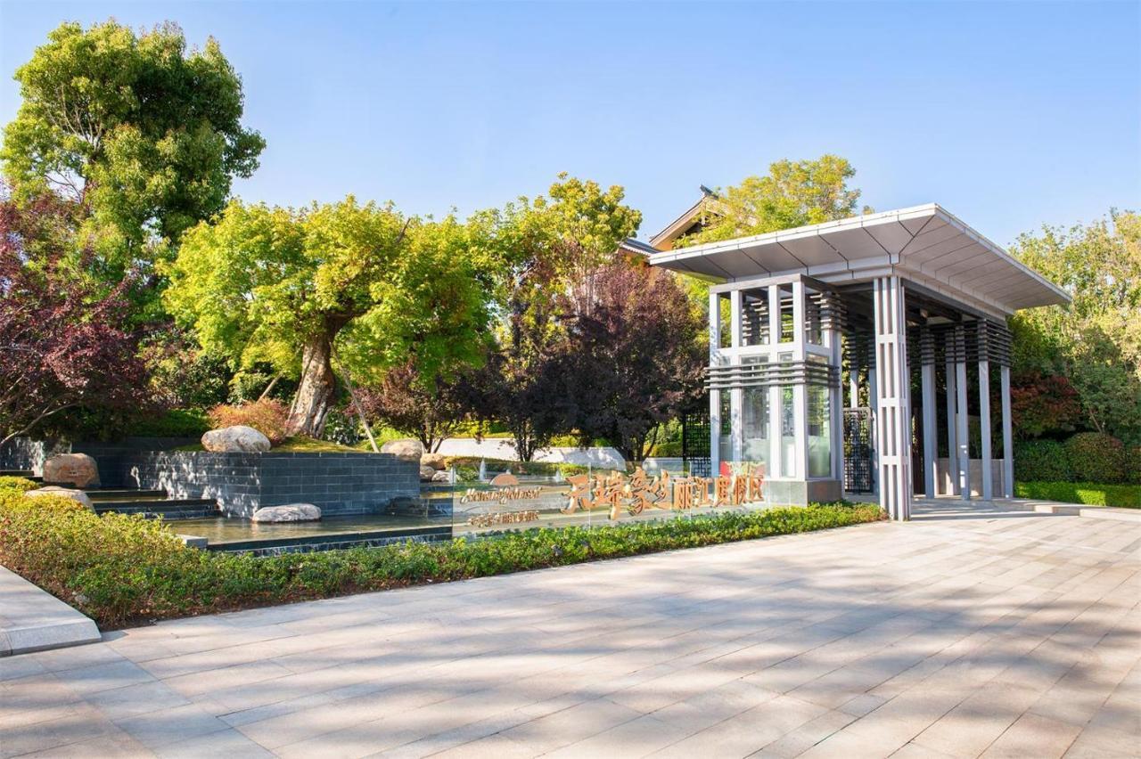 Howard Johnson Jinlin Plaza Lijiang Lijiang  Exterior photo
